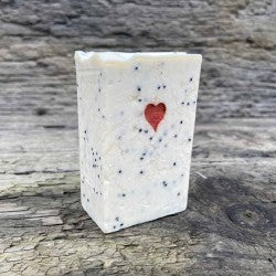 Theatiner – Weiße Mangobutter-Seife mit Bio-Mohn-Peeling