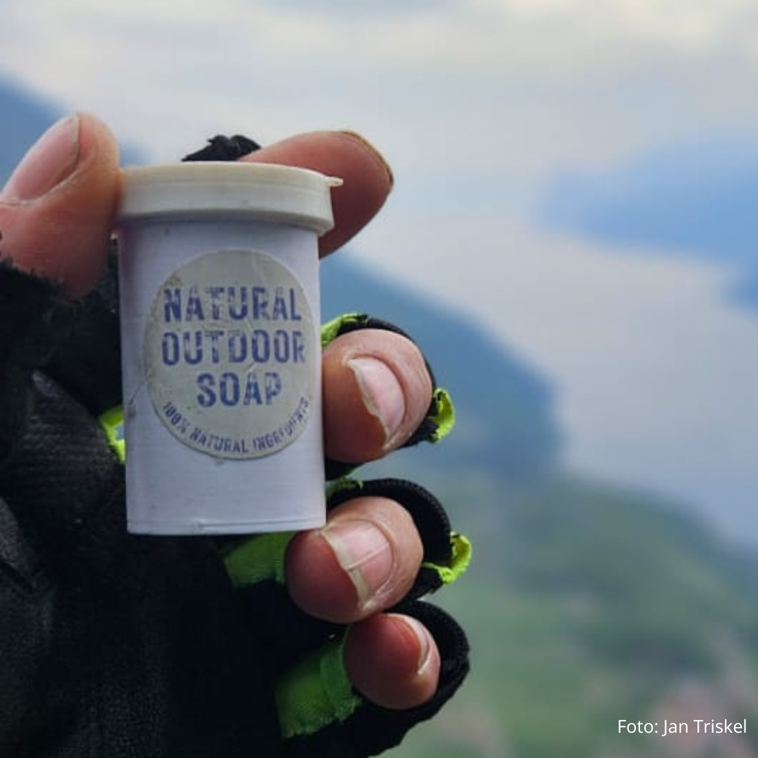 seife unterwegs aufbewahren Natural Outdoor Soap - Pocket Seifenstreuer für unterwegs – Münchner Waschkultur®