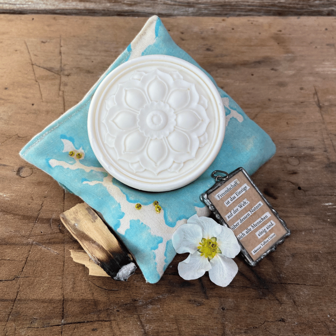 Weißes Mandala - Feine Mangobutterseife mit Lavendel, Rosmarin und Krauseminze (Edition)