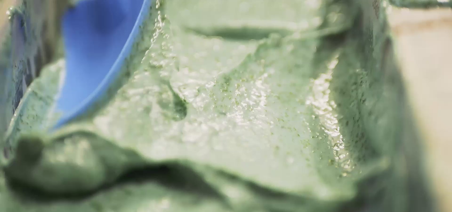 Video laden: In diesem Video ist die Produktion von Naturseife zu sehen